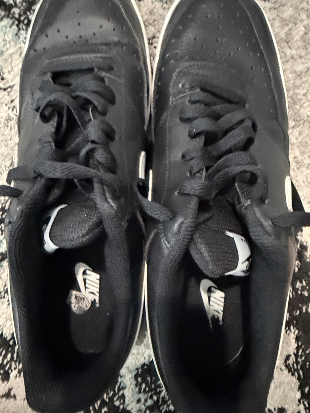 Nike Men’s Black Low-Top Sneakers with White Sole - Picture 5 of 5